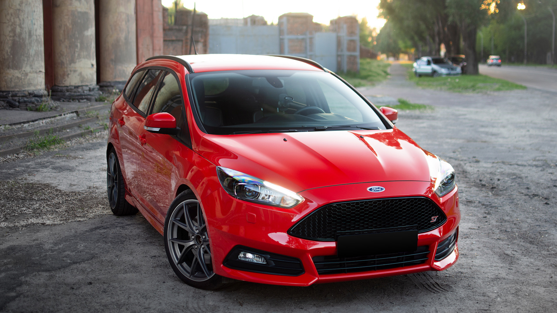 Ford Focus 2014 красный St