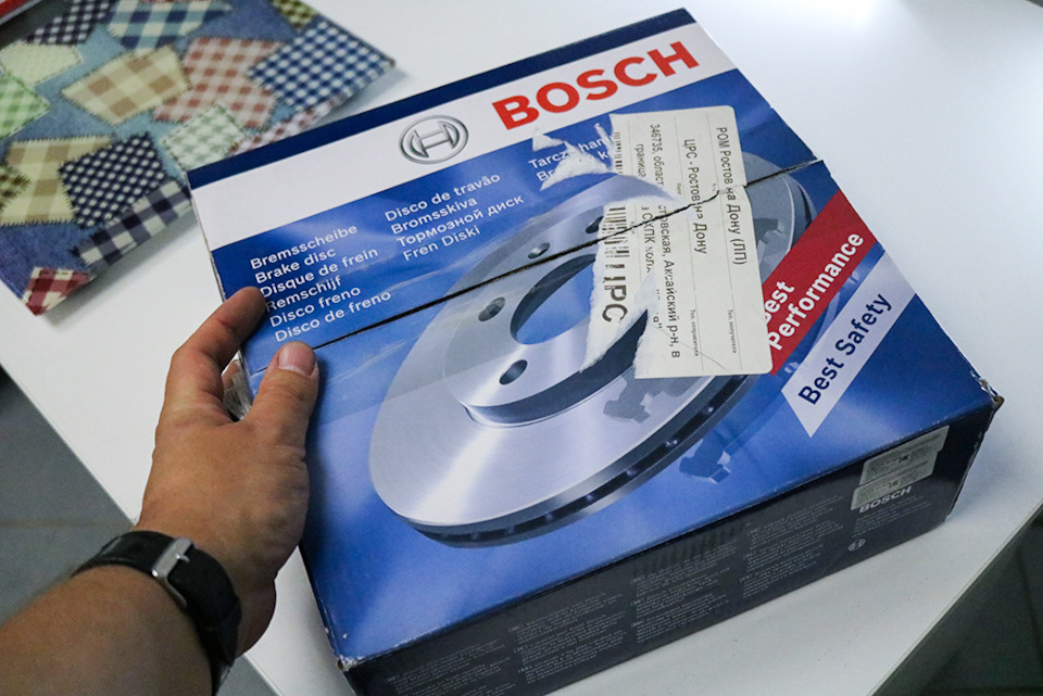 028. Замена задних тормозных дисков и колодок — Ford Focus III Wagon, 2 ...