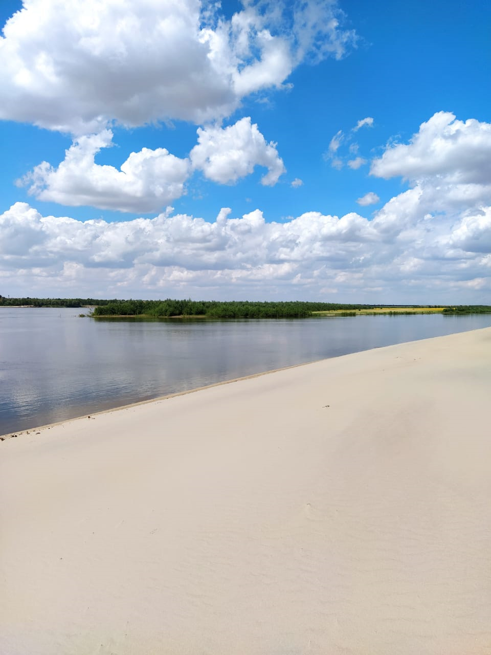 Белое водохранилище. Озеро Селигер Пески. Озеро Пески Дзержинск. Селигер Пески пляж. Белое озеро песчаный берег Башкирия.