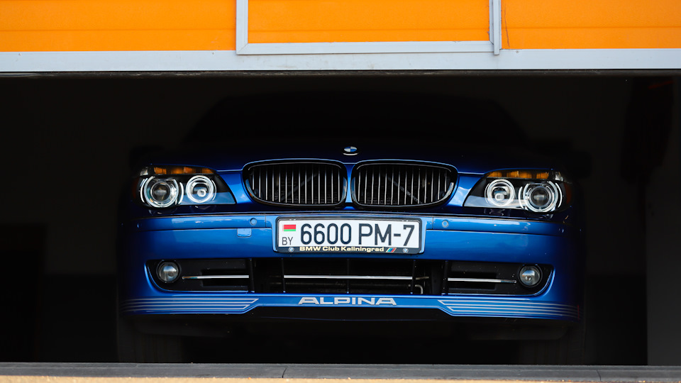 BMW 7 series Individual Orange