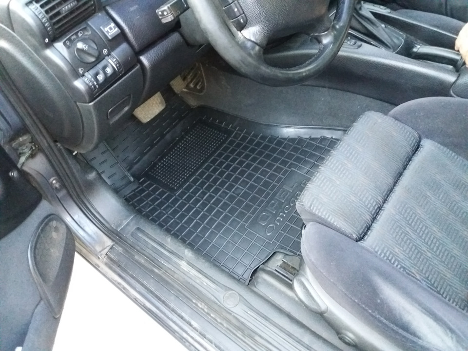 Новые коврики в салон. — Opel Omega B, 2,5 л, 1998 года | аксессуары ...