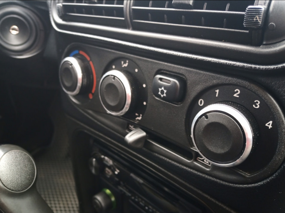 Перенос кнопки кондиционера на ее законное место — Chevrolet Niva GLX ...