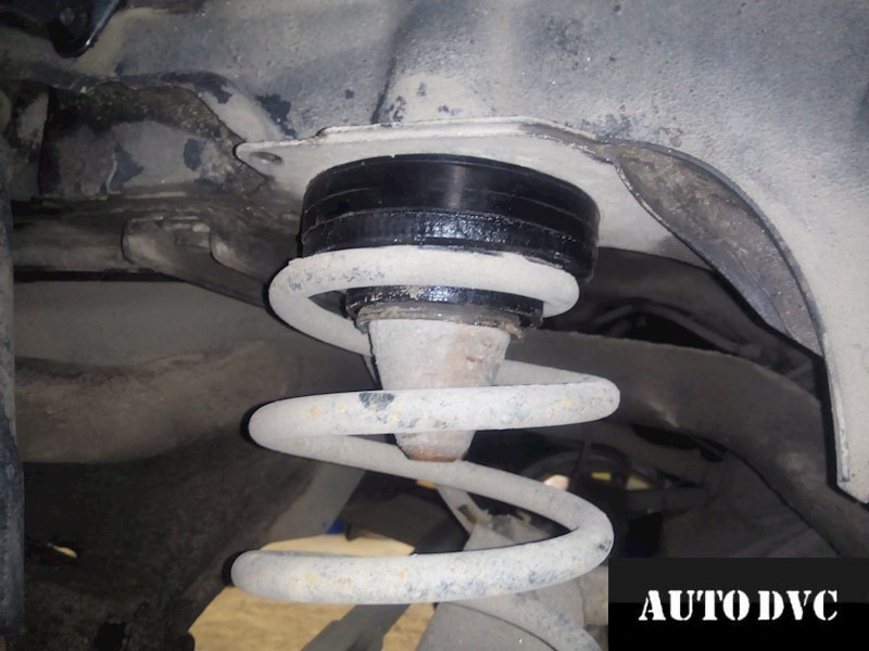 Как приподнять тойоту. Проставки на тойота пробокс. Как приподнять зад у автомобиля. Домкрат toyota camry v50. Как приподнять тойоту.