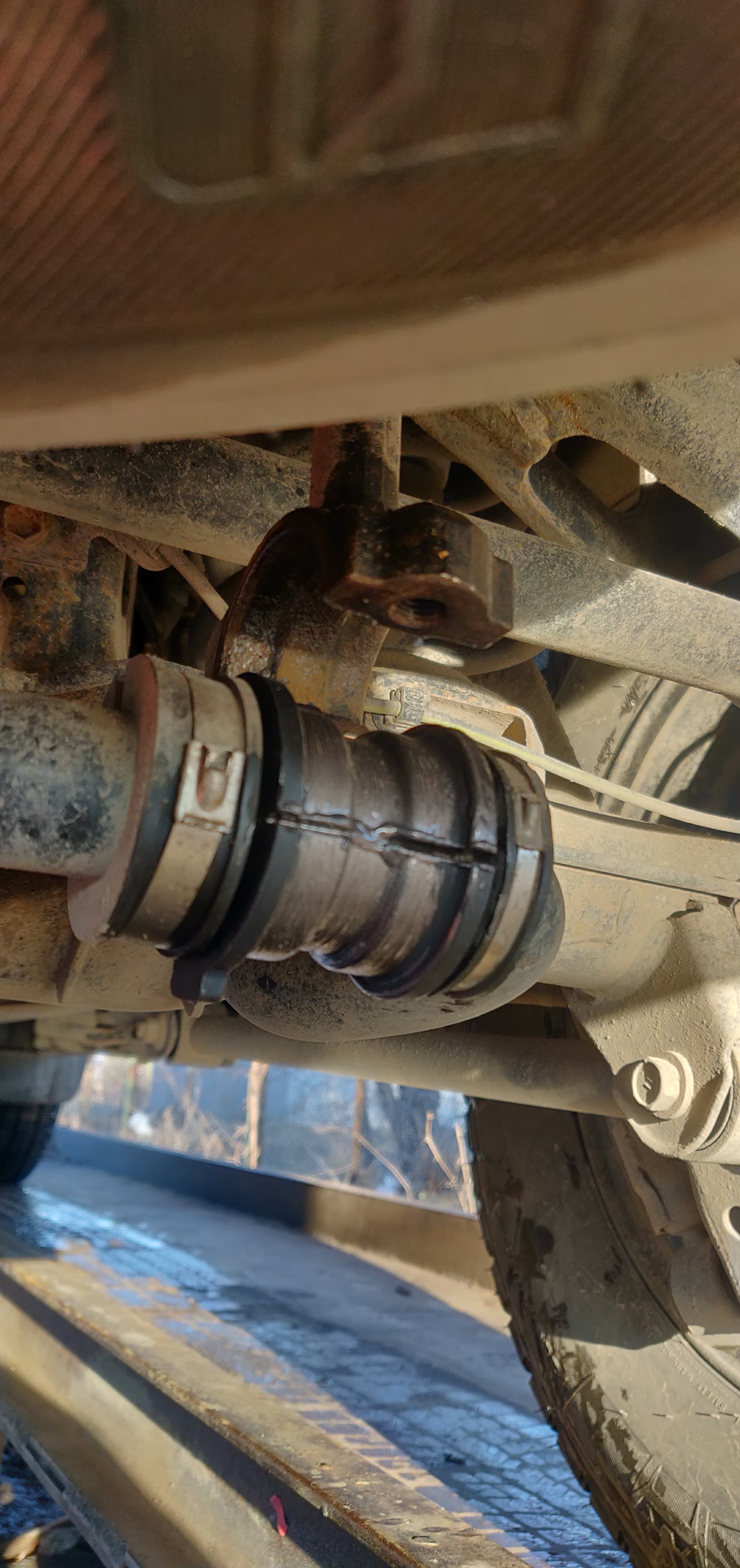 Замена задних втулок стабилизатора — Toyota Land Cruiser Prado 150 ...