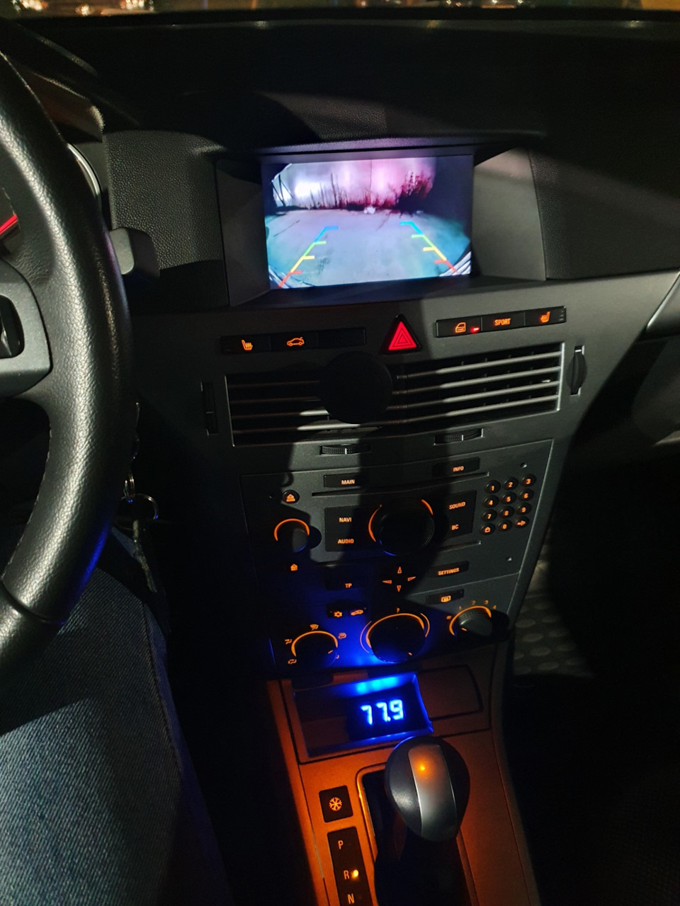 сама камера без подсветки — Opel Astra H