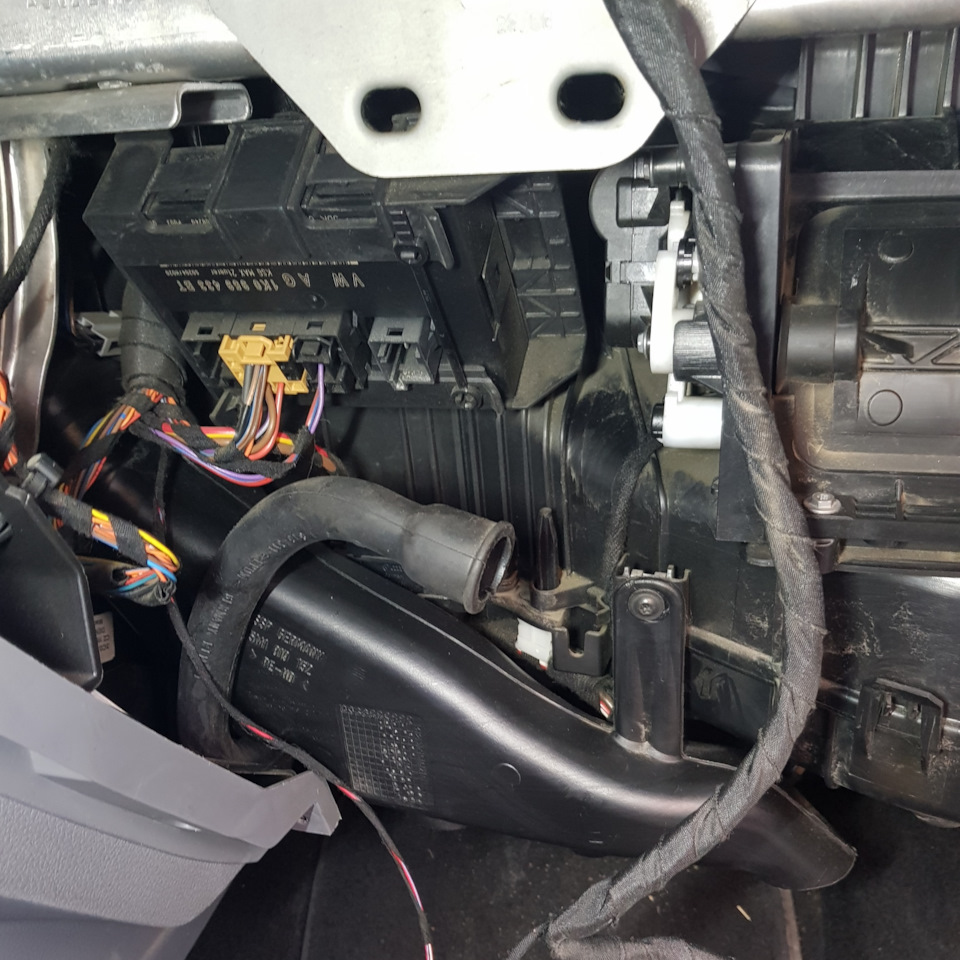 Как снять бардачок volkswagen sharan Ремонт моторчика V159 и чистка печки - Volkswagen Golf Plus, 1,4 л, 2008 года св