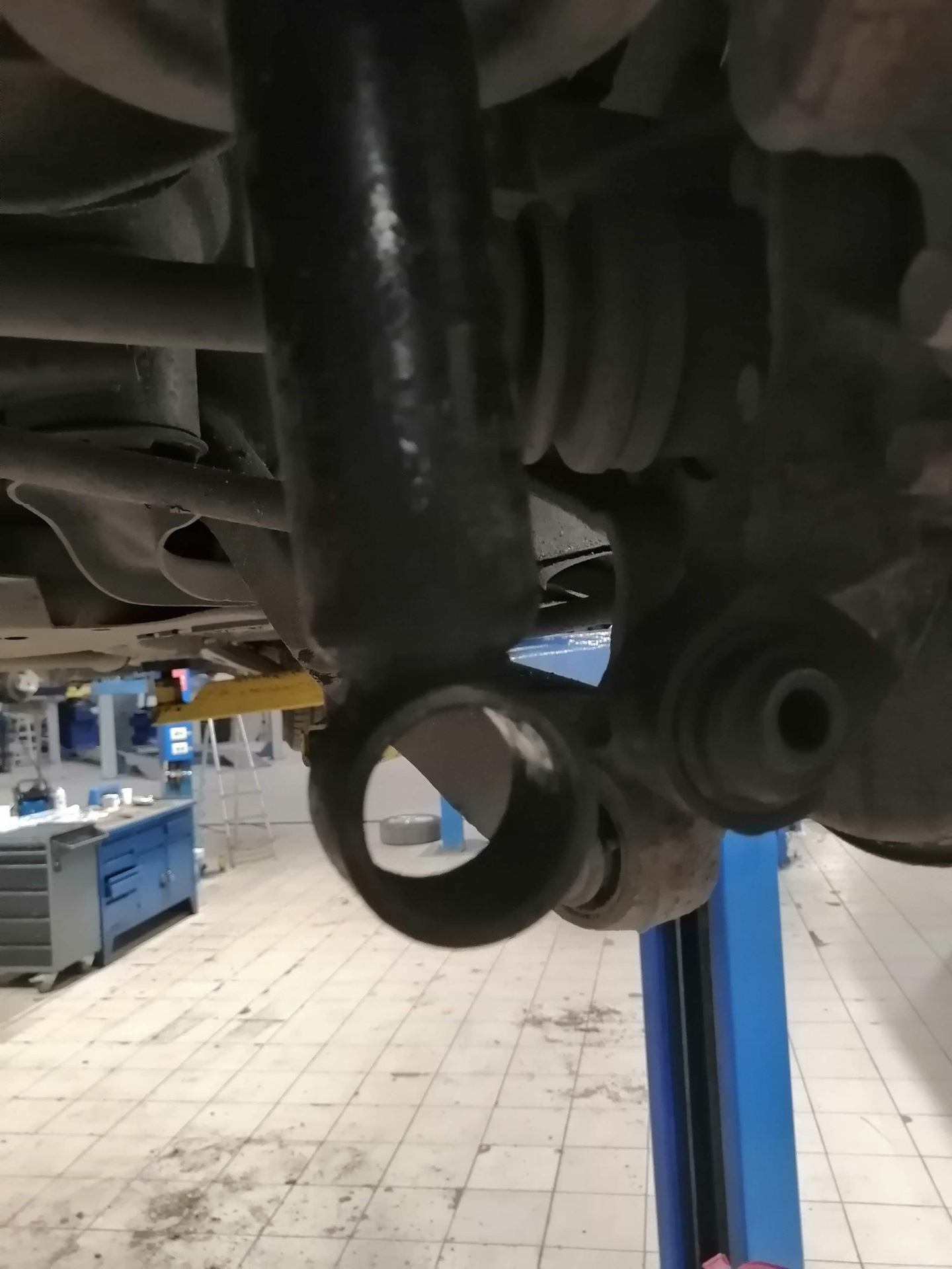 Сайлентблоки заднего амортизатора. — Subaru Impreza (GE/GH), 2 л, 2008 ...