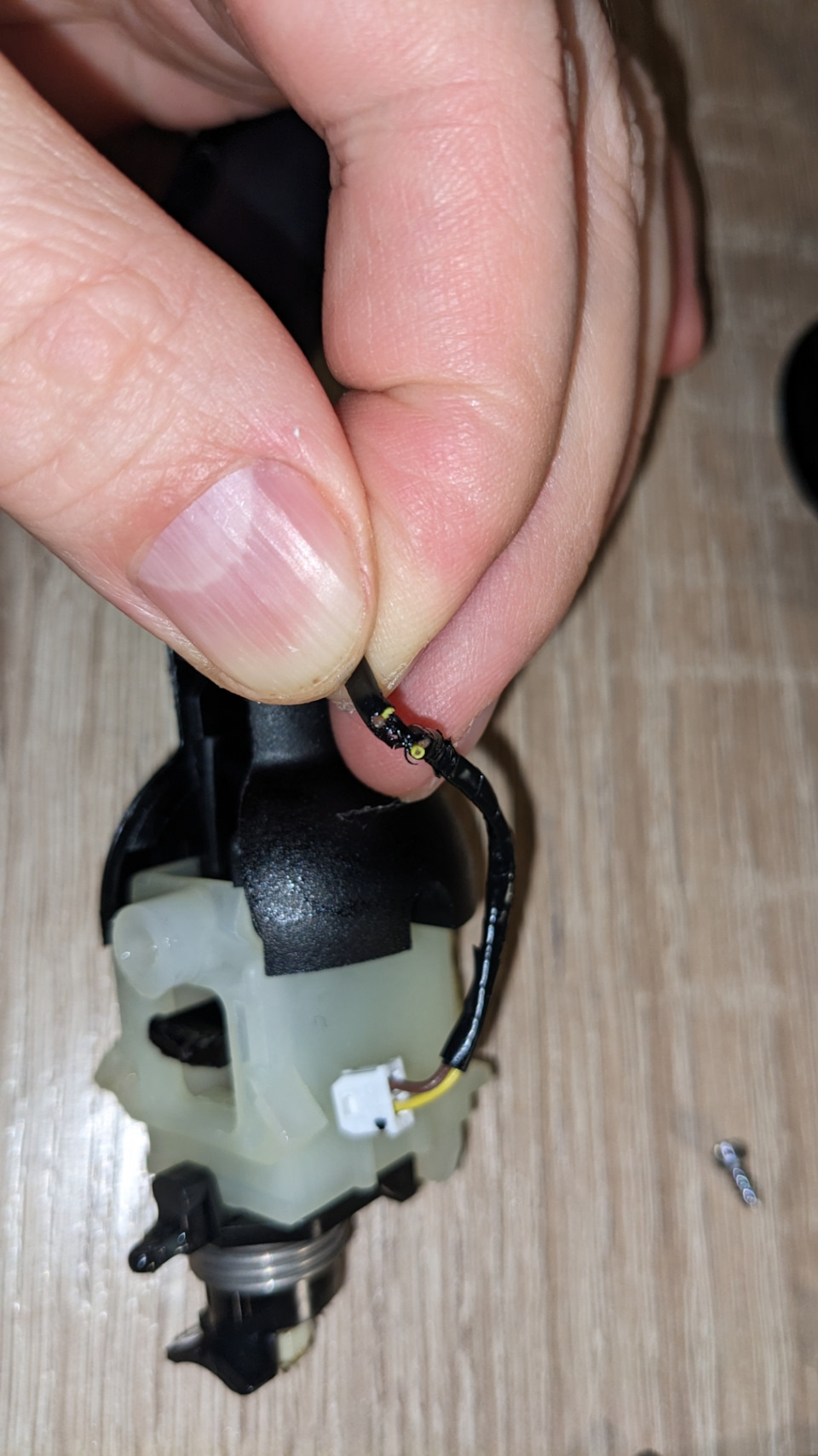 Ремонт кнопки левого подрулевого переключателя — Land Rover Freelander ...