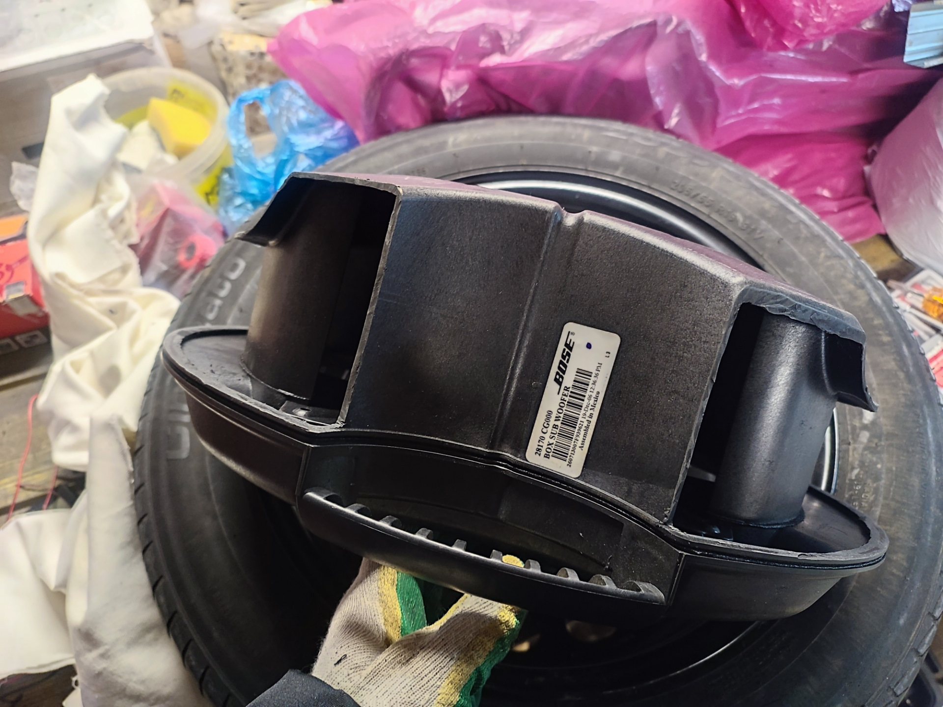 Сабвуфер BOSE в нишу запаски — Volkswagen Jetta VI, 1,4 л, 2016 года ...