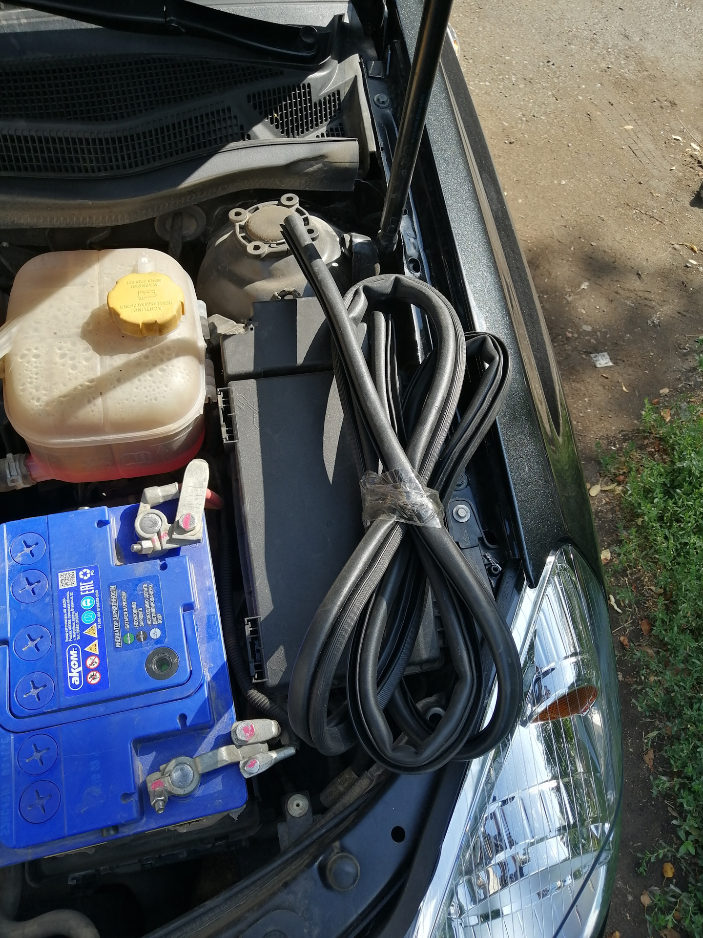 Уплотнитель капота — Opel Astra H, 1,6 л, 2013 года | своими руками ...