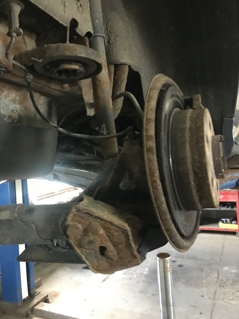 Замена просевших пружин — Mercedes-Benz B-Class (W245), 2 л, 2008 года ...