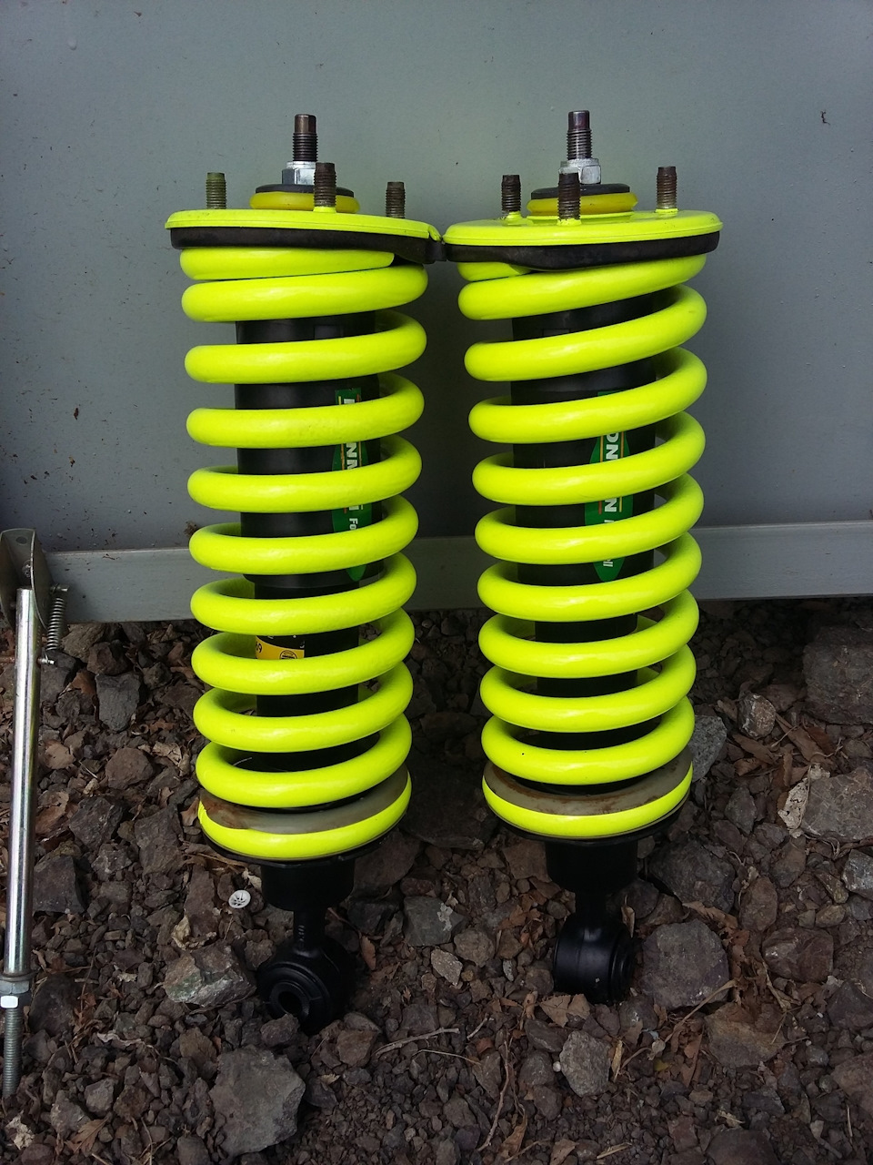 Амортизаторы KYB (каяба) Skorched4'S 841005 — Nissan Navara (2G), 2,5 л ...