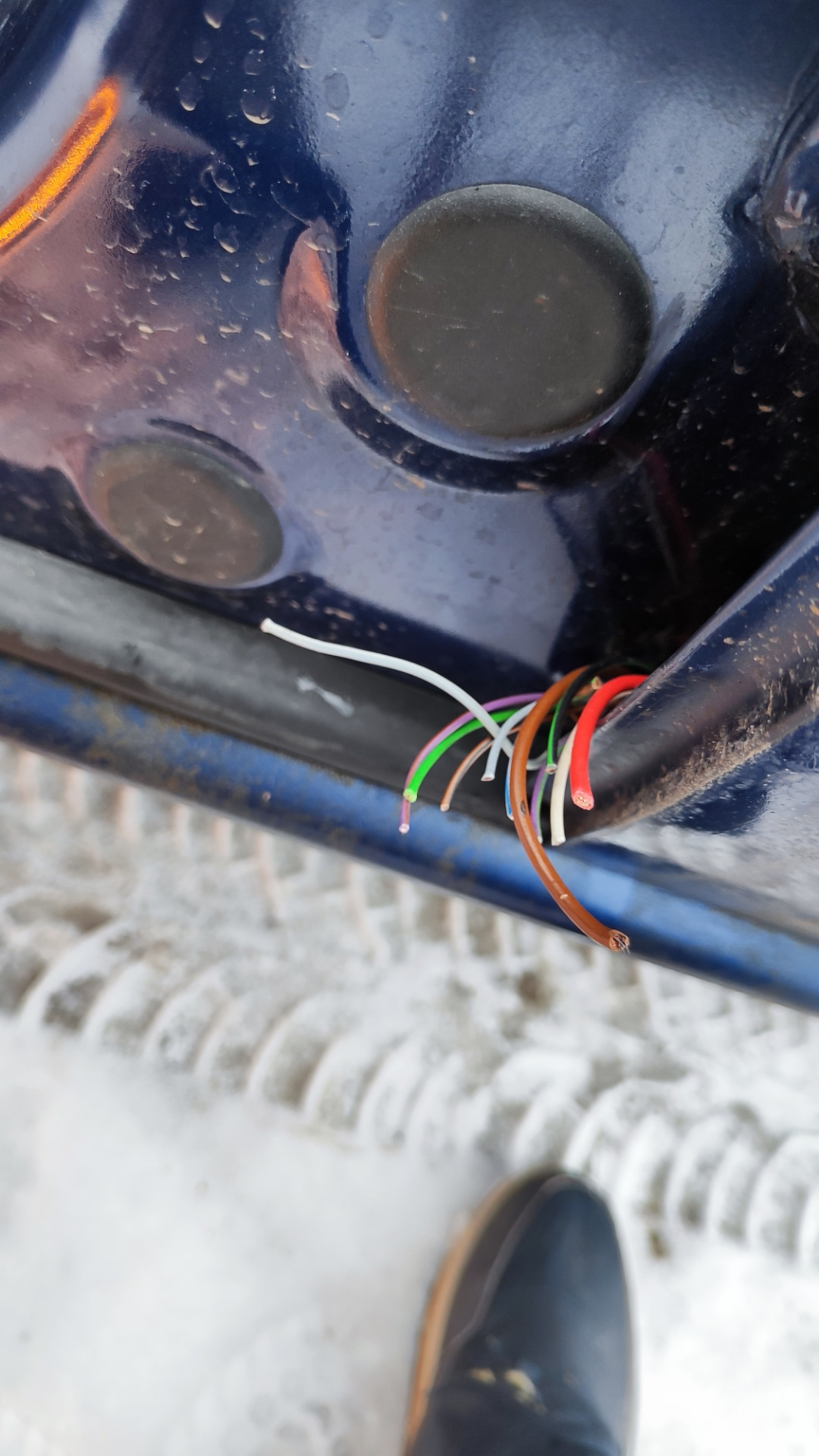 Замена проводки в гофре задней двери — Opel Zafira B, 1,8 л, 2010 года ...