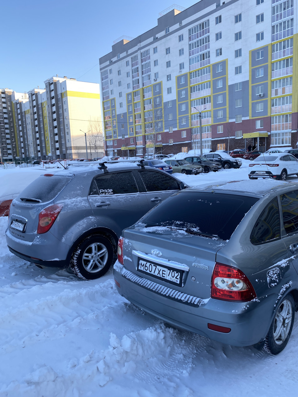 Широкие рамки на номера — Lada Приора хэтчбек, 1,6 л, 2010 года ...