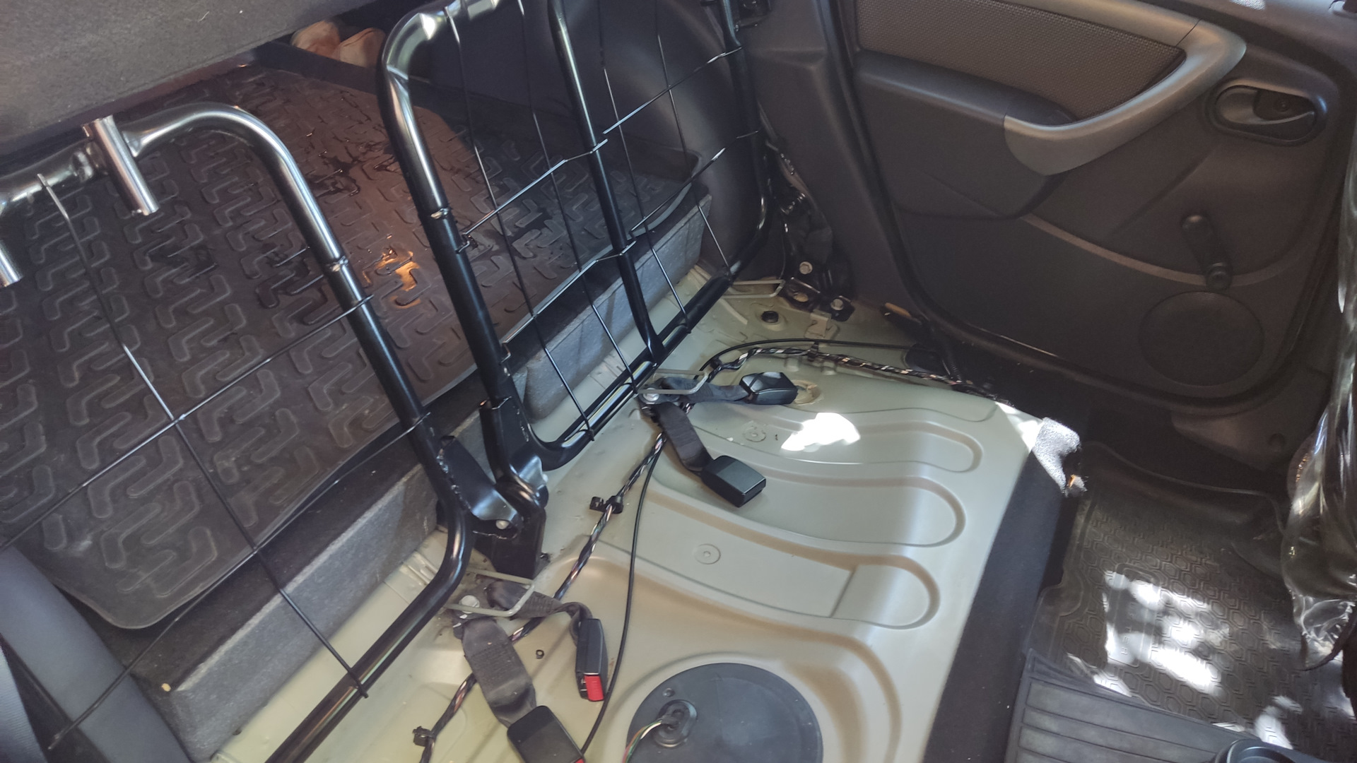 Чистка (мойка) заднего дивана — Renault Duster (1G), 2 л, 2015 года ...