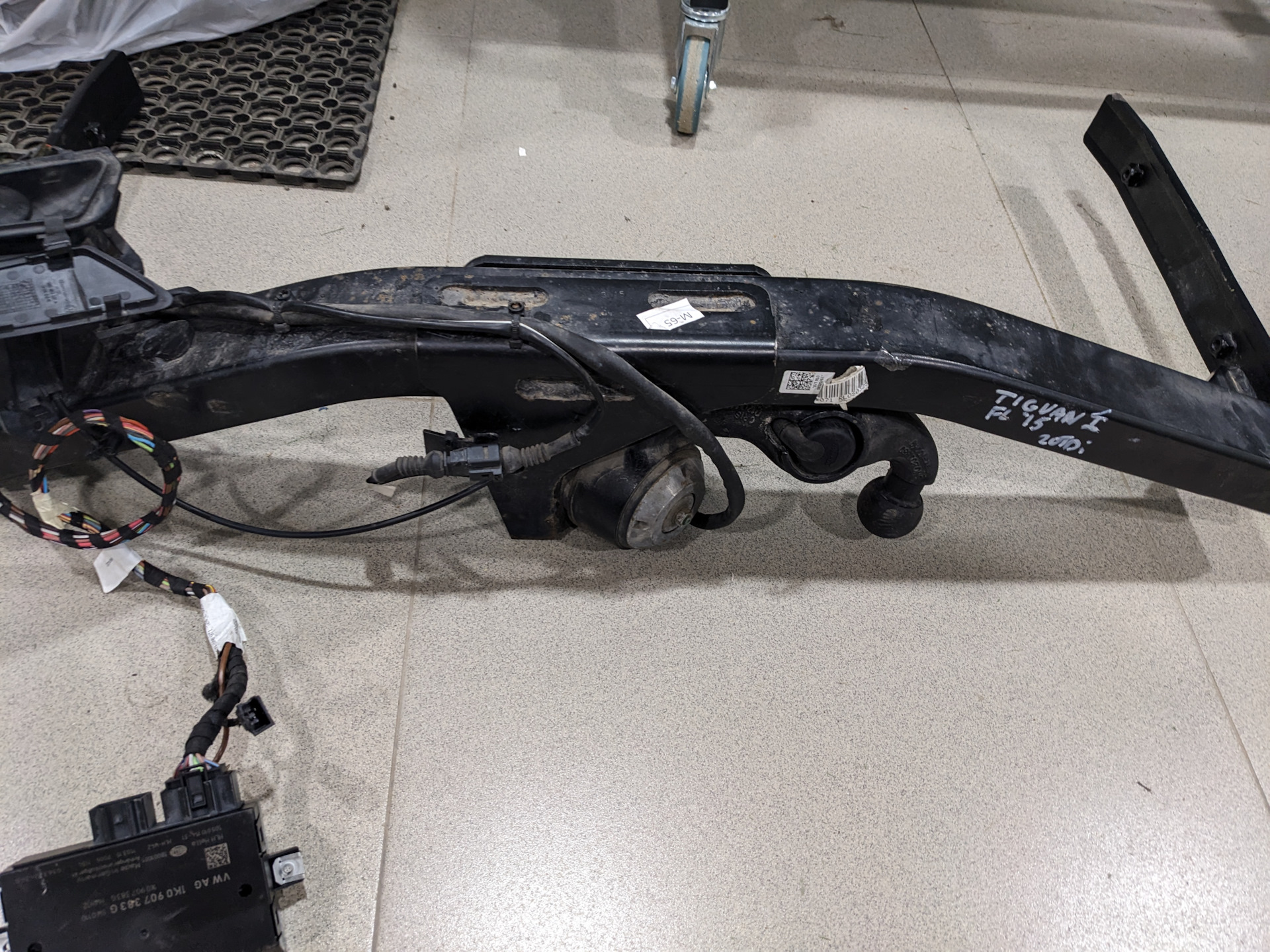 Оригинальный фаркоп (ТСУ) в Тигуан — Volkswagen Tiguan (1G), 2 л, 2014 ...