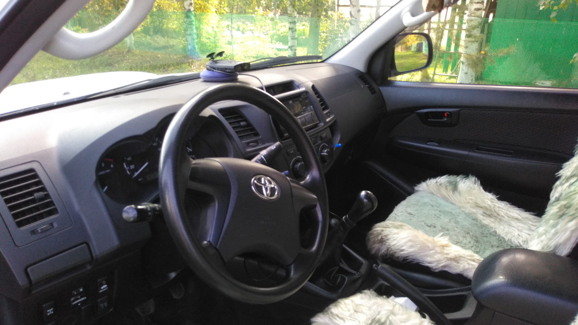 Toyota Hilux (7G) 2.5 дизельный 2014 | Белый пароход на DRIVE2