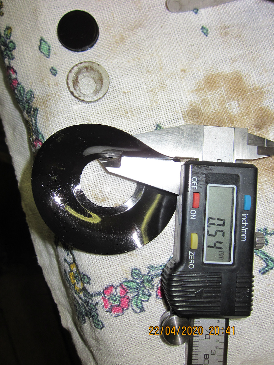 Толщина уплотнения противодренажного клапана — Lada Vesta SW (1G). Запчасти на фото: 02021026