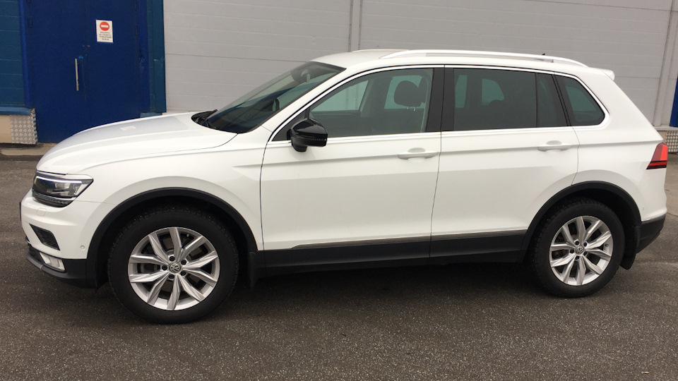 Чёрные зеркала — Volkswagen Tiguan (2G), 2 л, 2017 года | другое | DRIVE2
