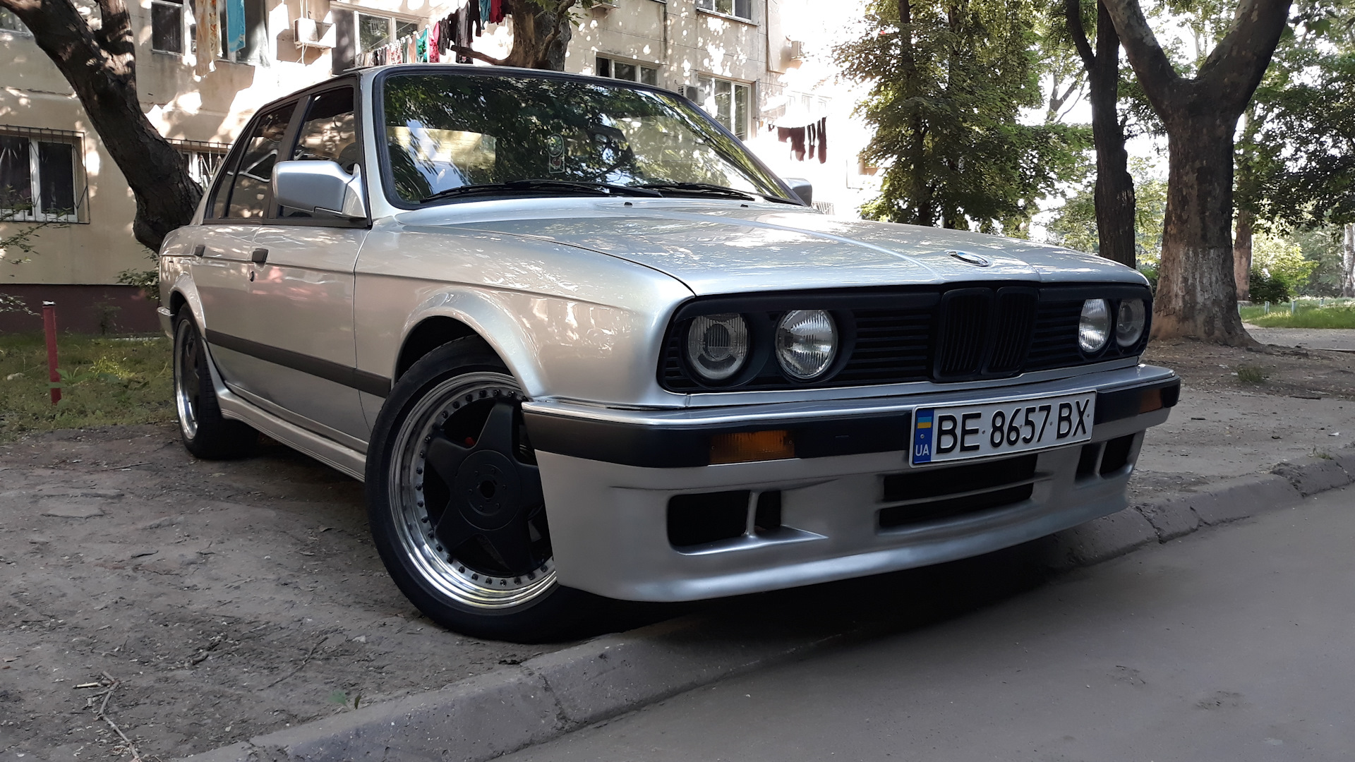 BMW 3 series (E30) 2.5 бензиновый 1987 | 2.5 серебристый металлик на DRIVE2