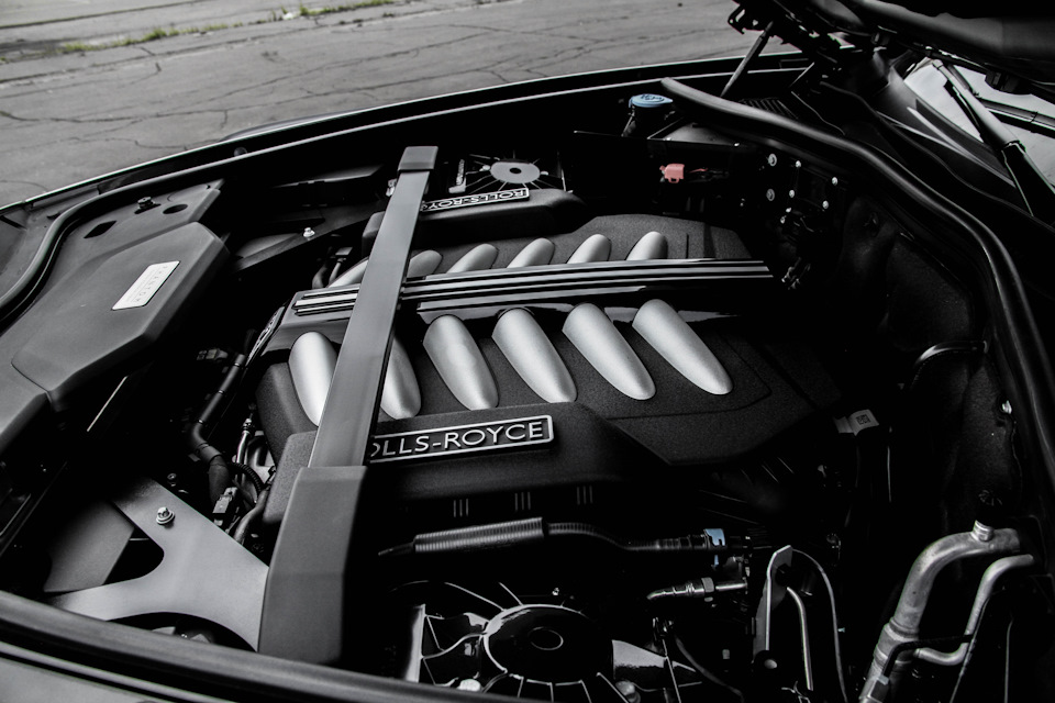 Автомобиль открытые двери rolls royce