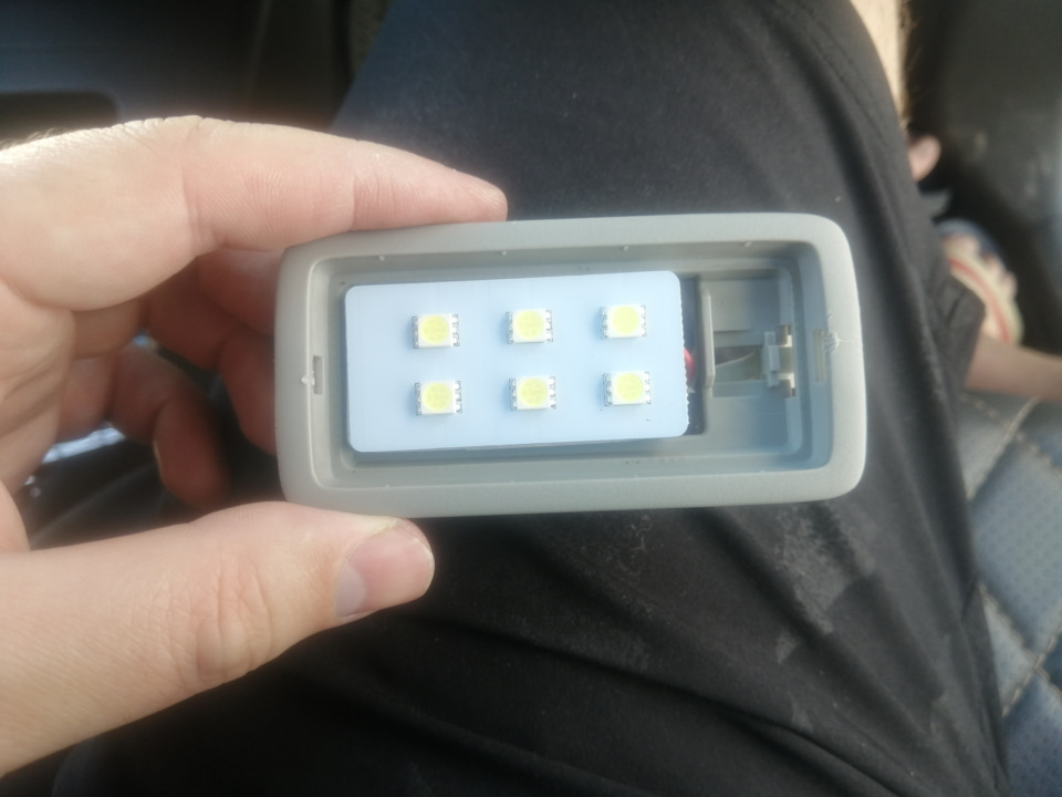 Свет в салоне. — Toyota Prius (30), 1,8 л, 2010 года | тюнинг | DRIVE2