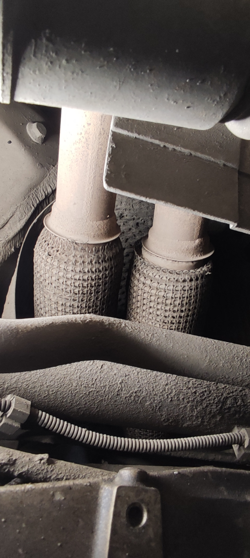 Новые гофры глушителя — Volkswagen Caddy (3G), 1,6 л, 2009 года | визит ...