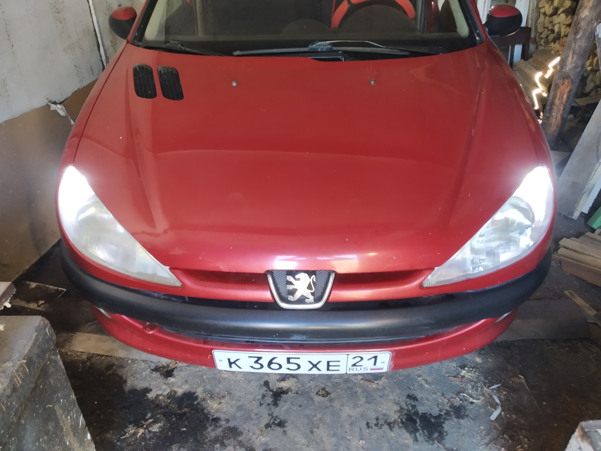 Полировка фары — лайфхак с зубной пастой. — Peugeot 206, 1,6 л, 2003 ...