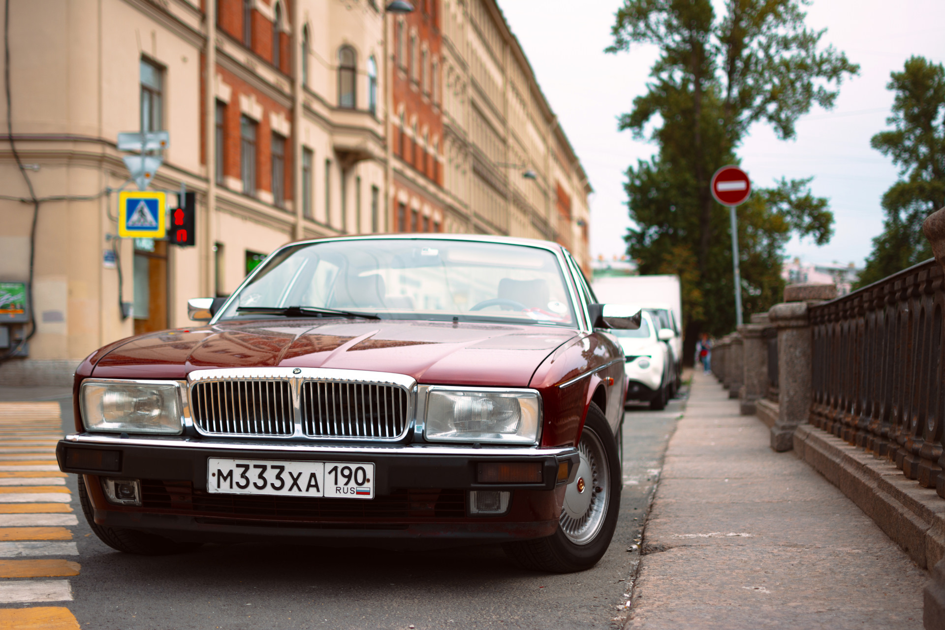 Daimler Double Six xj81