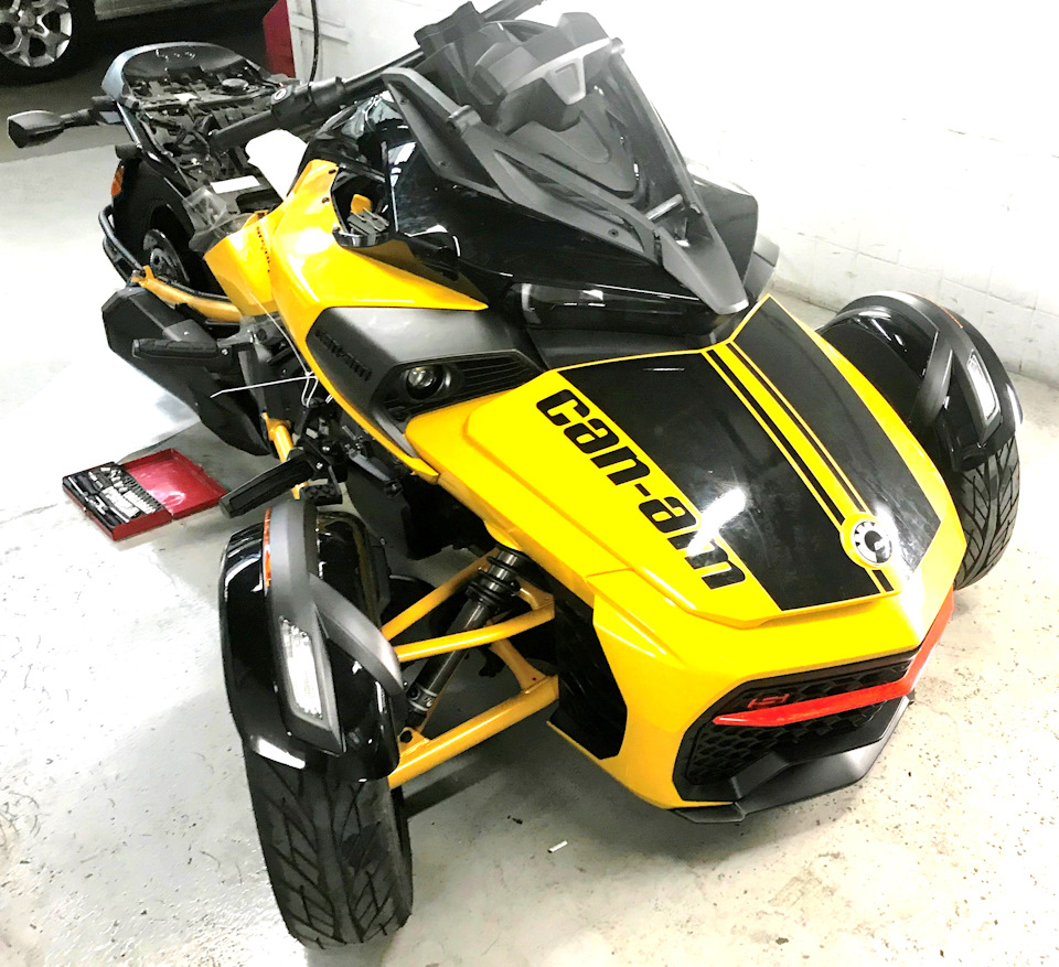 Оклейка авто пленкой родстера Can-Am Spyder F3 — Тонировка МСК на DRIVE2