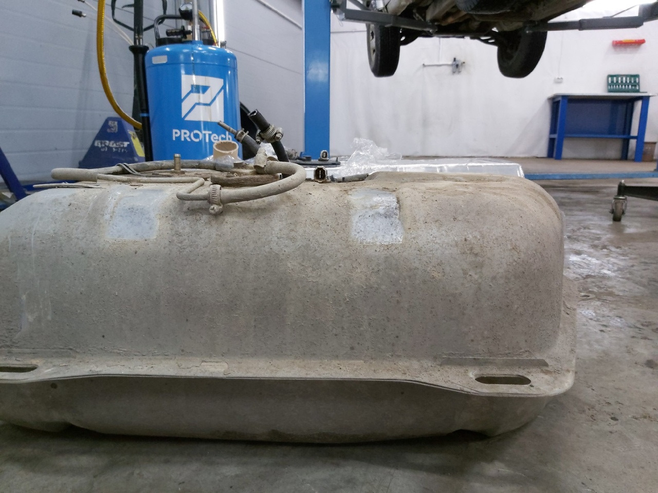 Днище топливный бак bmw e36. Днище топливного бака. Hyundai tucson 2007 днище. Днище топливного бака. Днище bmw e39.