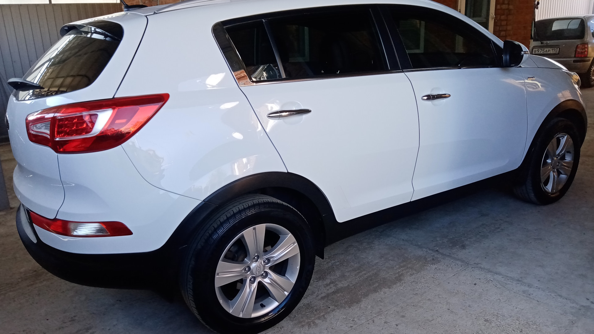 KIA Sportage (3G) 2.0 бензиновый 2013 | БОЛЬШАЯ БЕЛАЯ МЕДВЕДИЦА на DRIVE2