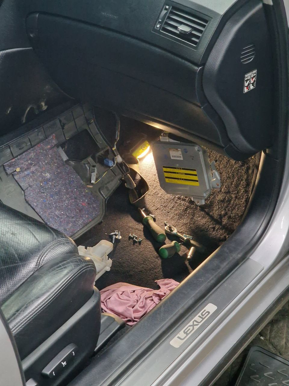 Замена втулки моторчика печки. — Lexus GS 450h (1G), 3,5 л, 2008 года ...