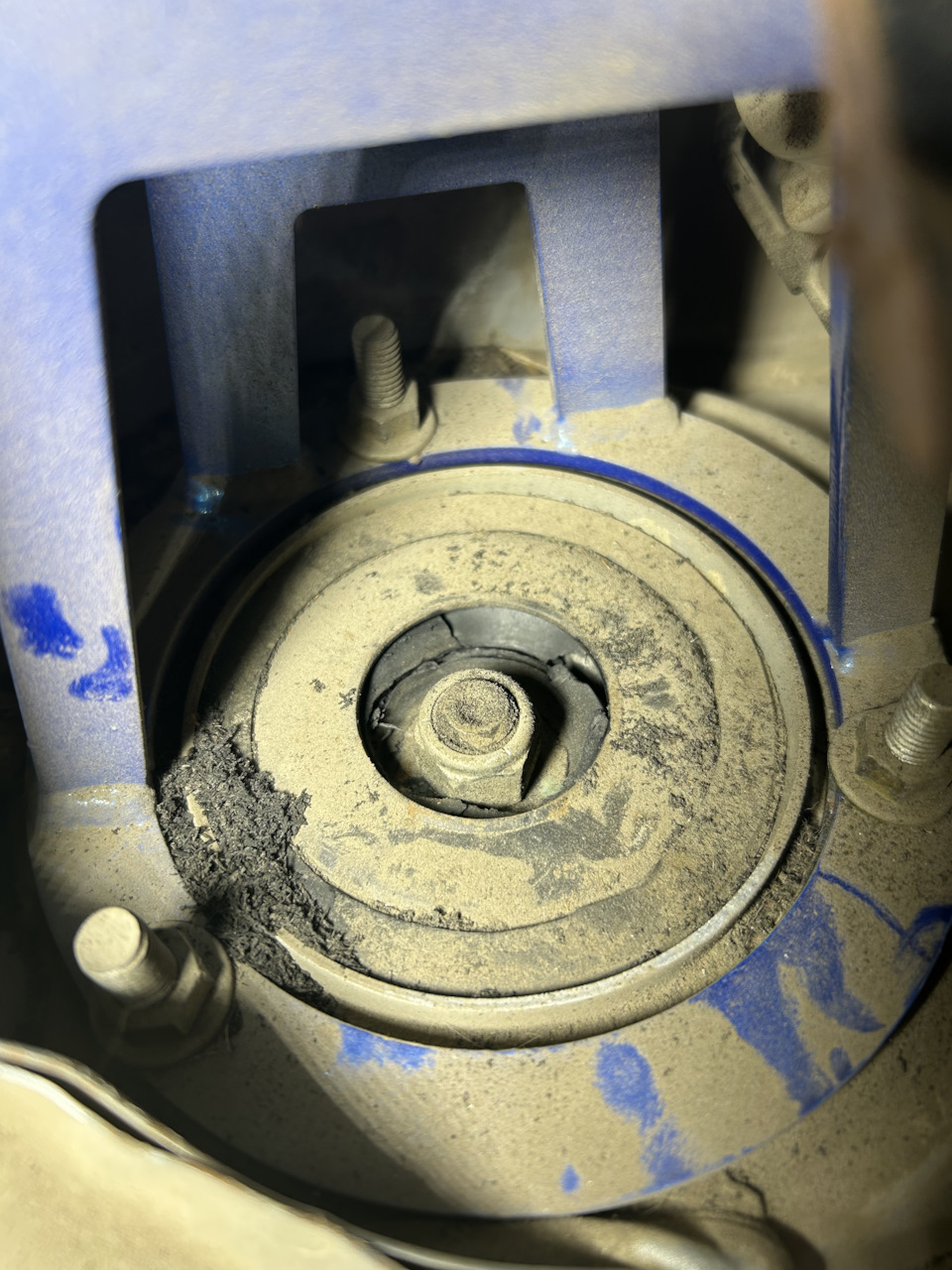 21 Звонкий звук в районе задней полки — Toyota Mark II (100), 2,5