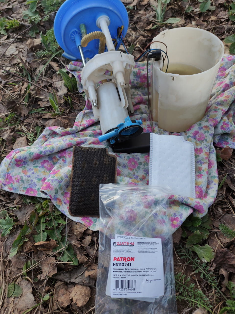 Замена фильтра в топливном насосе — Skoda Octavia A5 Mk2, 1,8 л, 2013 ...