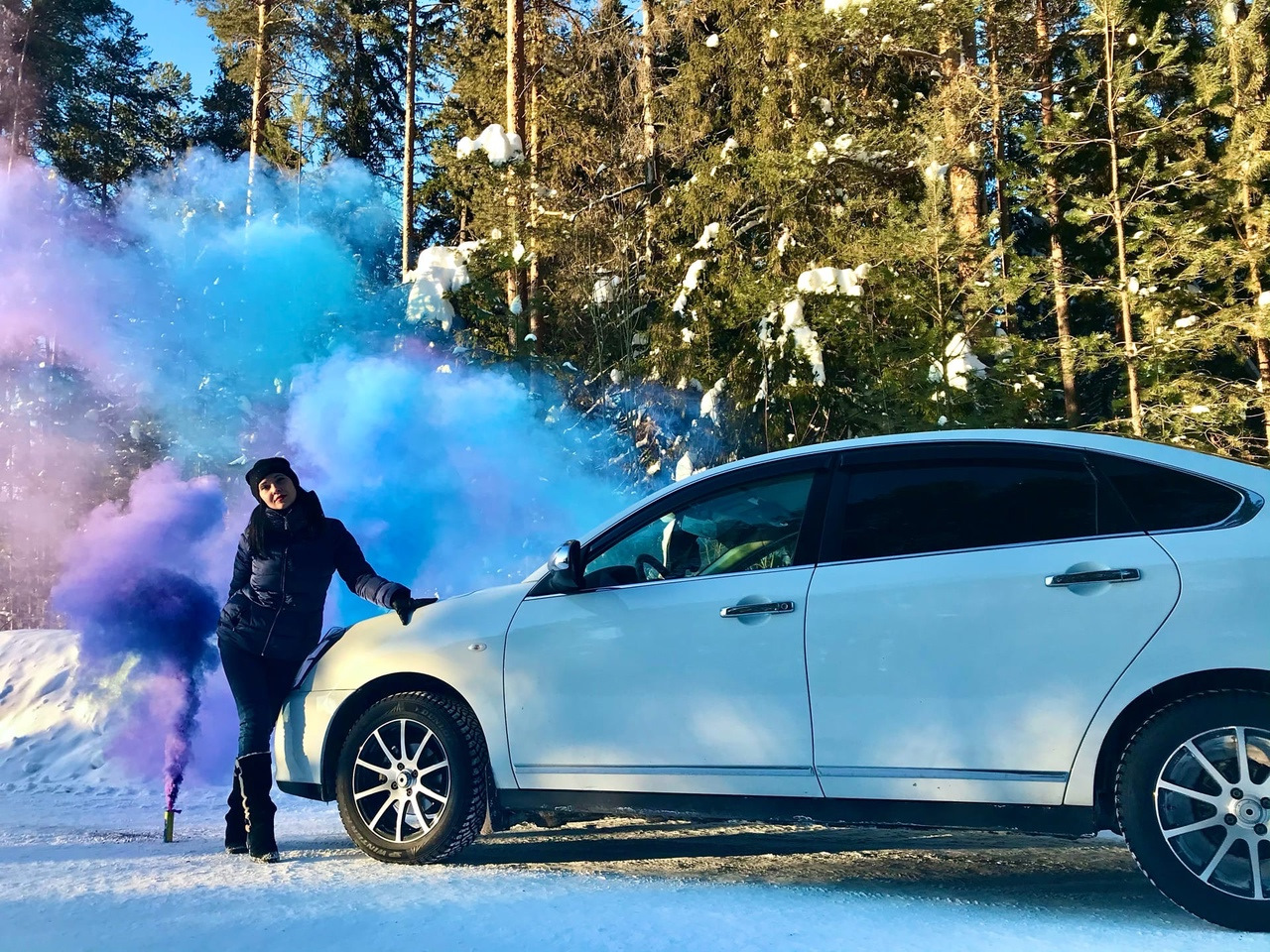 Цветной дым, зима, лес, фото с девушкой… — Nissan Almera V (G11/15), 1,6 л,  2019 года | фотография | DRIVE2