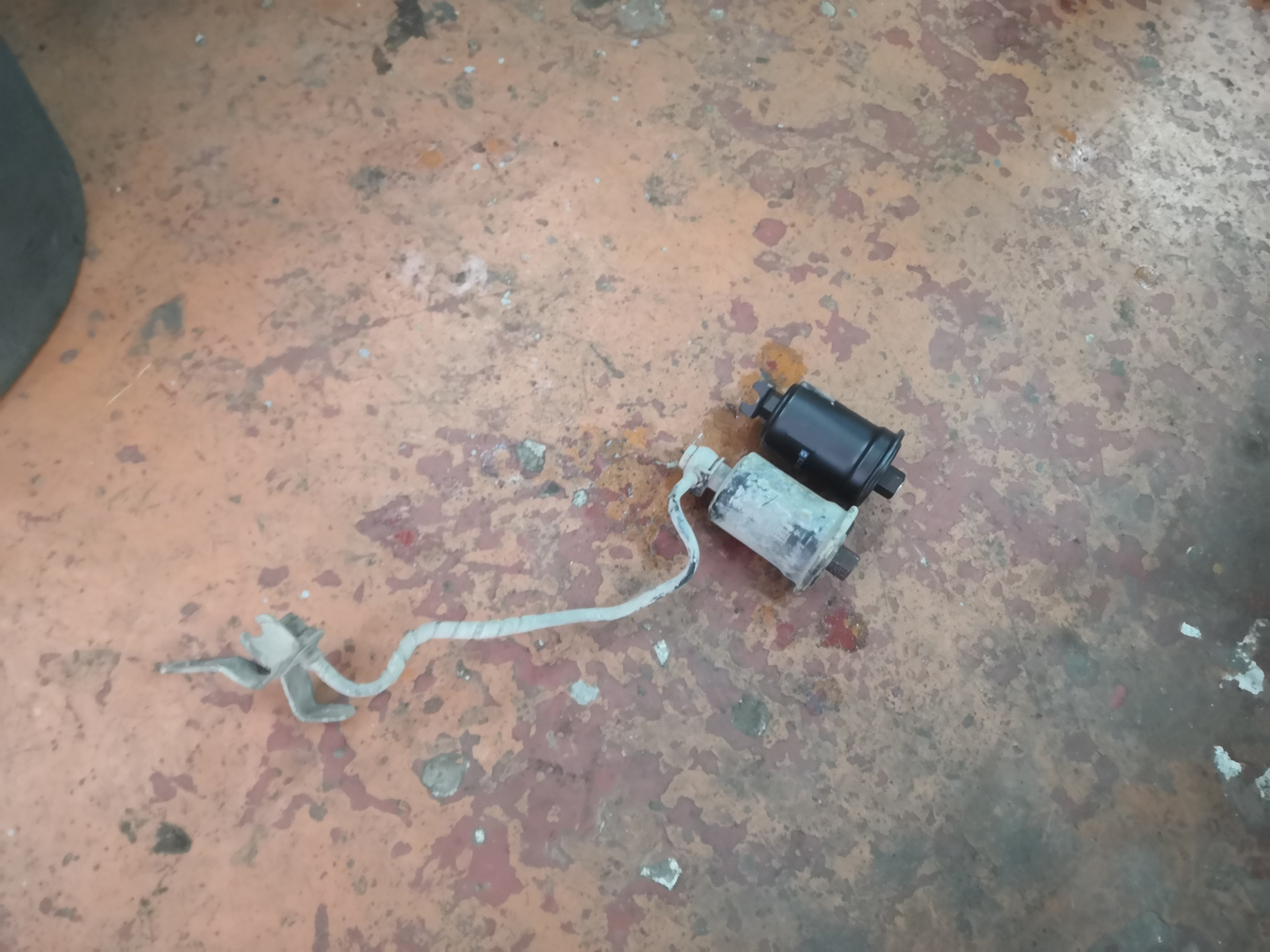 115_Замена топливного фильтра тонкой очистки — Toyota Carina E, 2 л ...