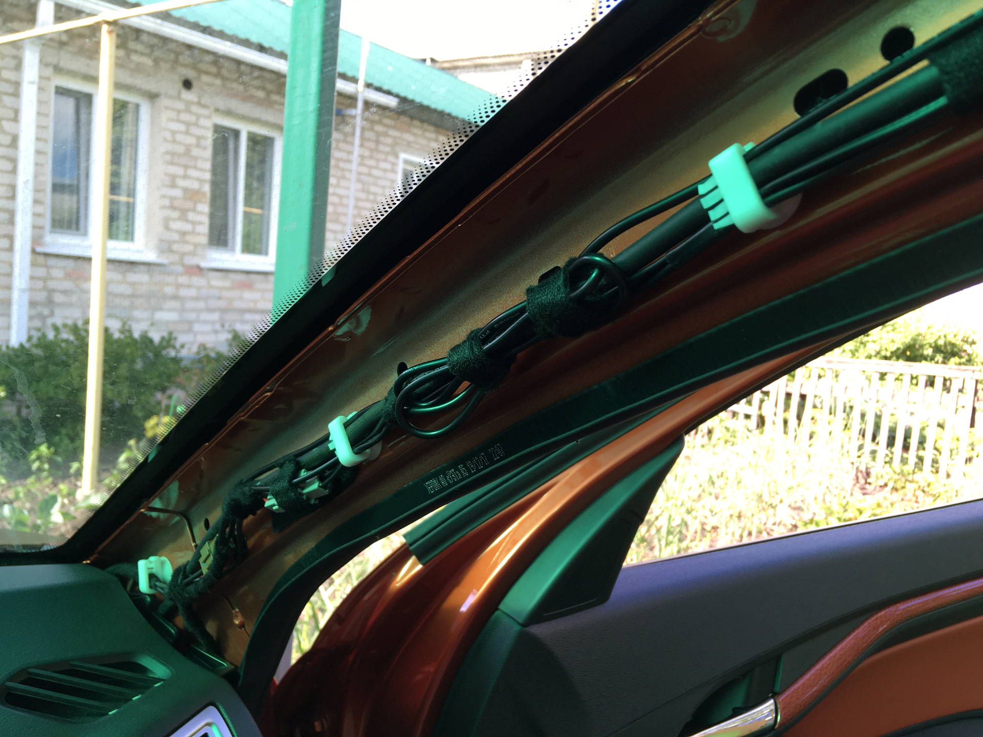 Прокладка кабеля регистратора — Lada Vesta SW Cross, 1,8 л., 2018 года ...