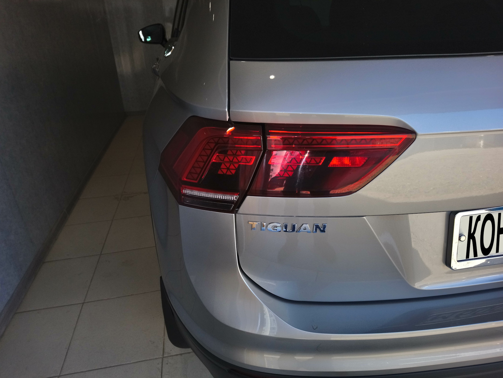 Новый задний фонарь от ОД установлен. — Volkswagen Tiguan (2G), 1,4 л ...