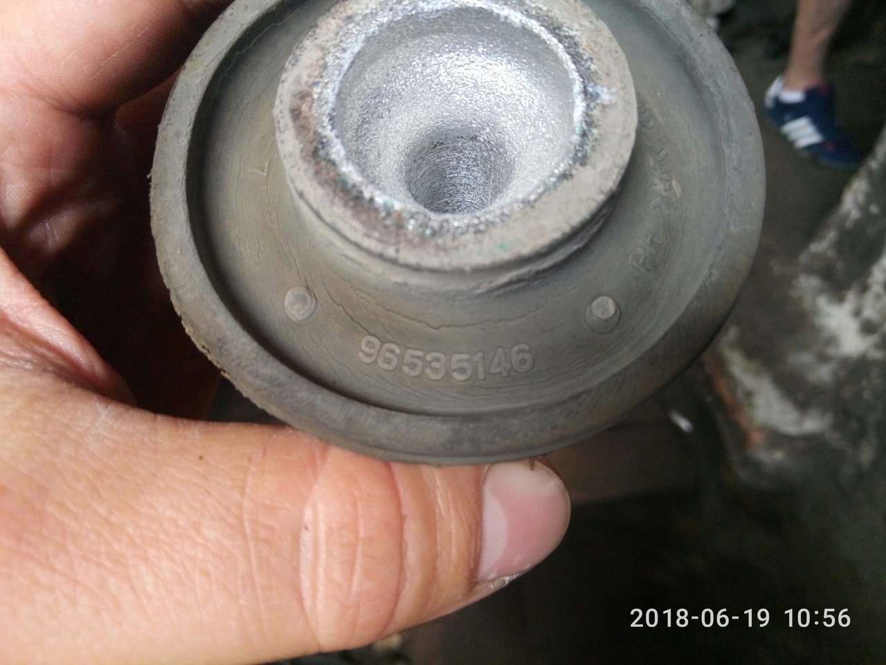 Авео т250 замена сайлентблоков задней. Авео т250 замена сайлентблоков задней. Сайлентблок рычага шевроле авео т250. Запрессовка сайлентблоков задней балки шевроле авео т300. Сайлентблок балки авео т250.