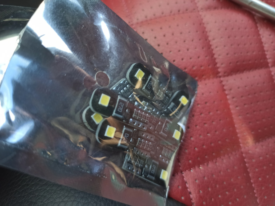 Замена лампочек освещения салона на светодиодные — Renault Megane III ...