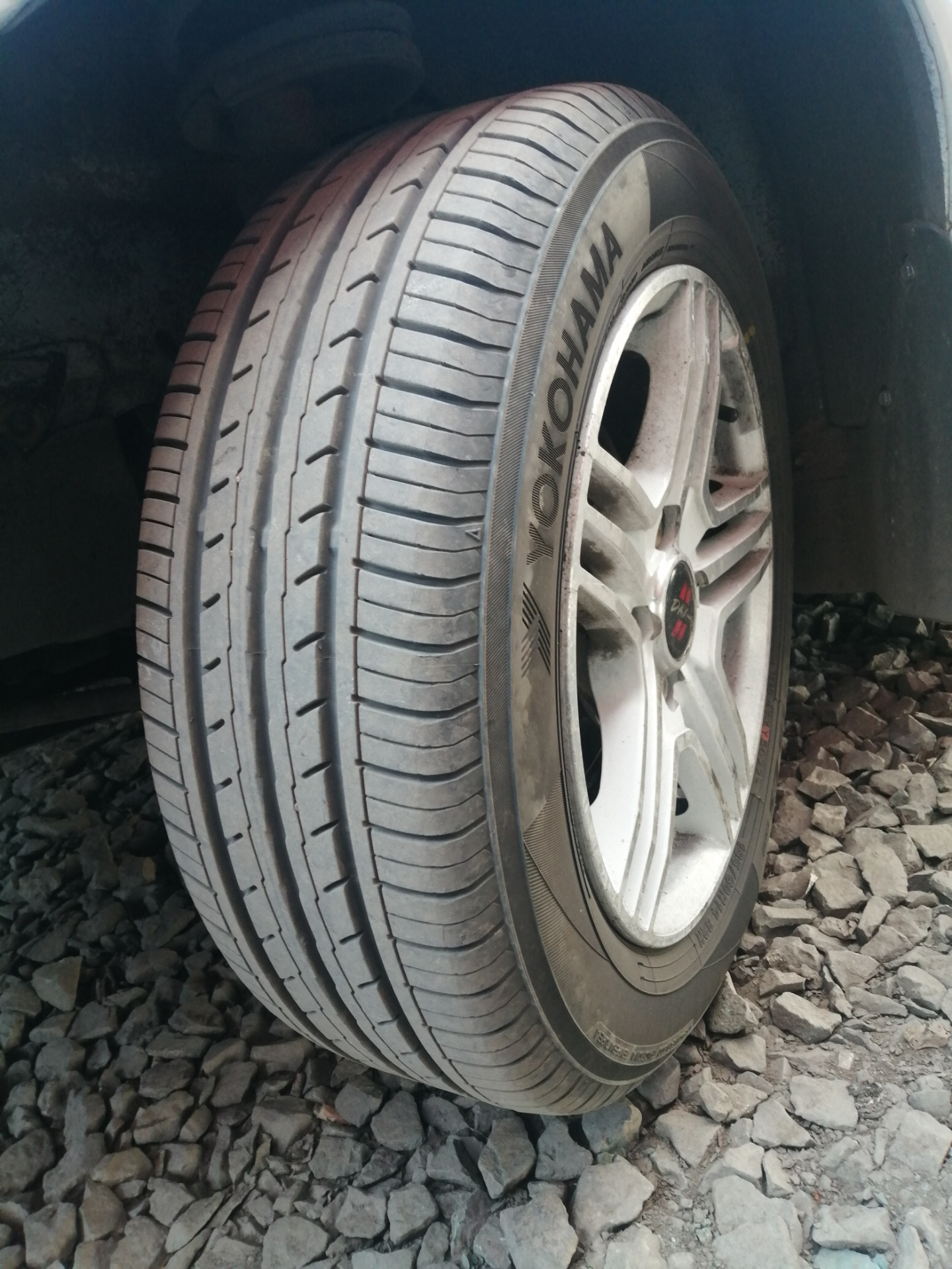 Летняя резина Yokohama BluEarth ES 185/60/R14 — Lada 2114, 1,6 л, 2013 ...