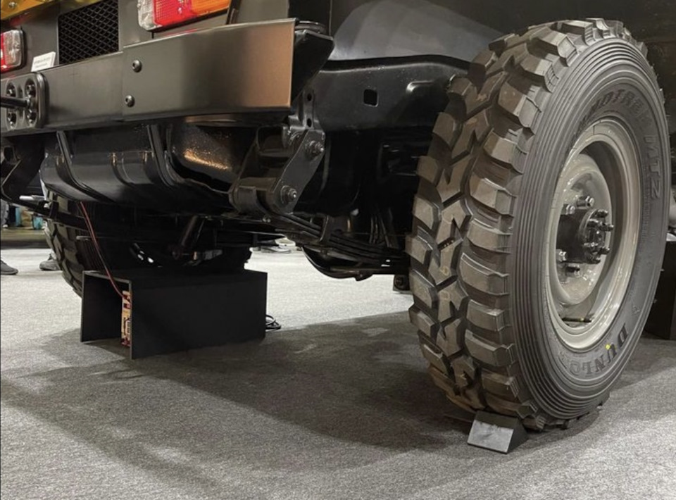 Тут все по классике семидесятки — Toyota Land Cruiser 40