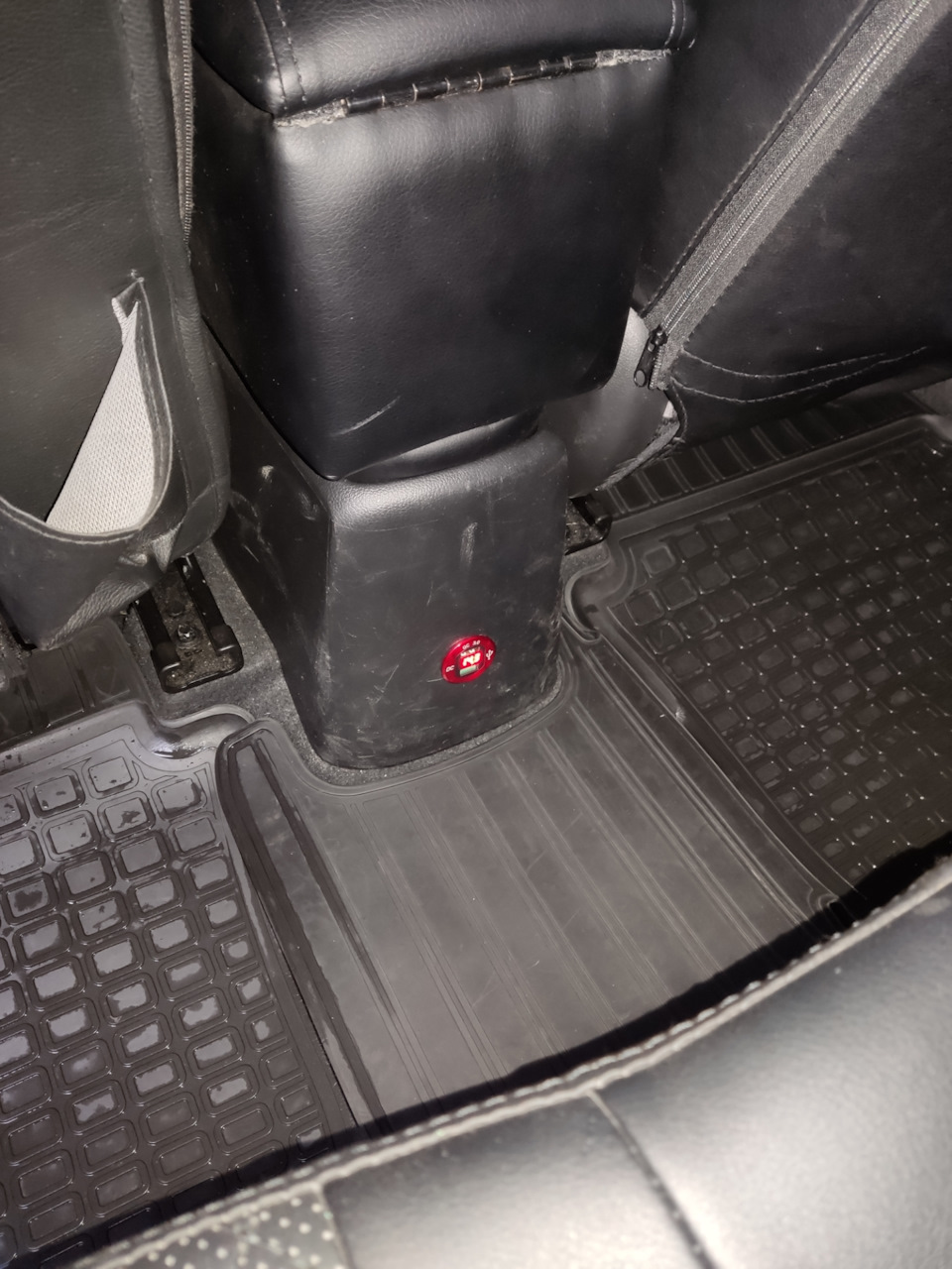 Перед отпуском. Замена натяжного ролика.Устанрвка юсб для пассажиров ...