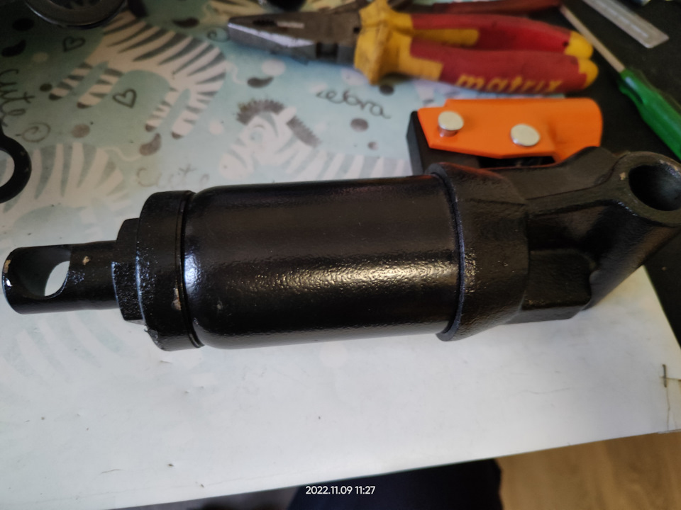 Разобрал домкрат, чтоб добраться до гидроцилиндра. — Volkswagen Polo Sedan