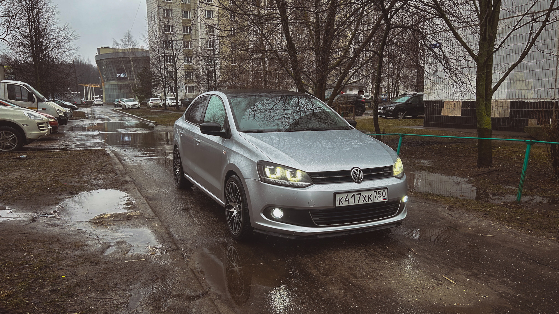 4 sedan. Volkswagen polo 2017 серебряный. 3 метра в поло седан. Wv polo белая учебная. Поло седан с завода затемненные стекла.