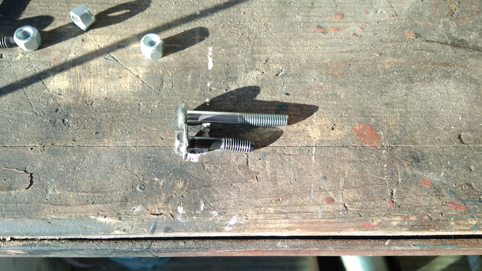 Старые болты крепления и новые винты — Chevrolet TrailBlazer (2G)