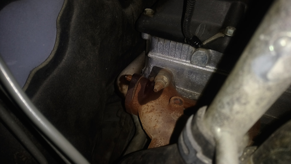 Сверху гайка, снизу болт — Toyota Land Cruiser Prado 90-series