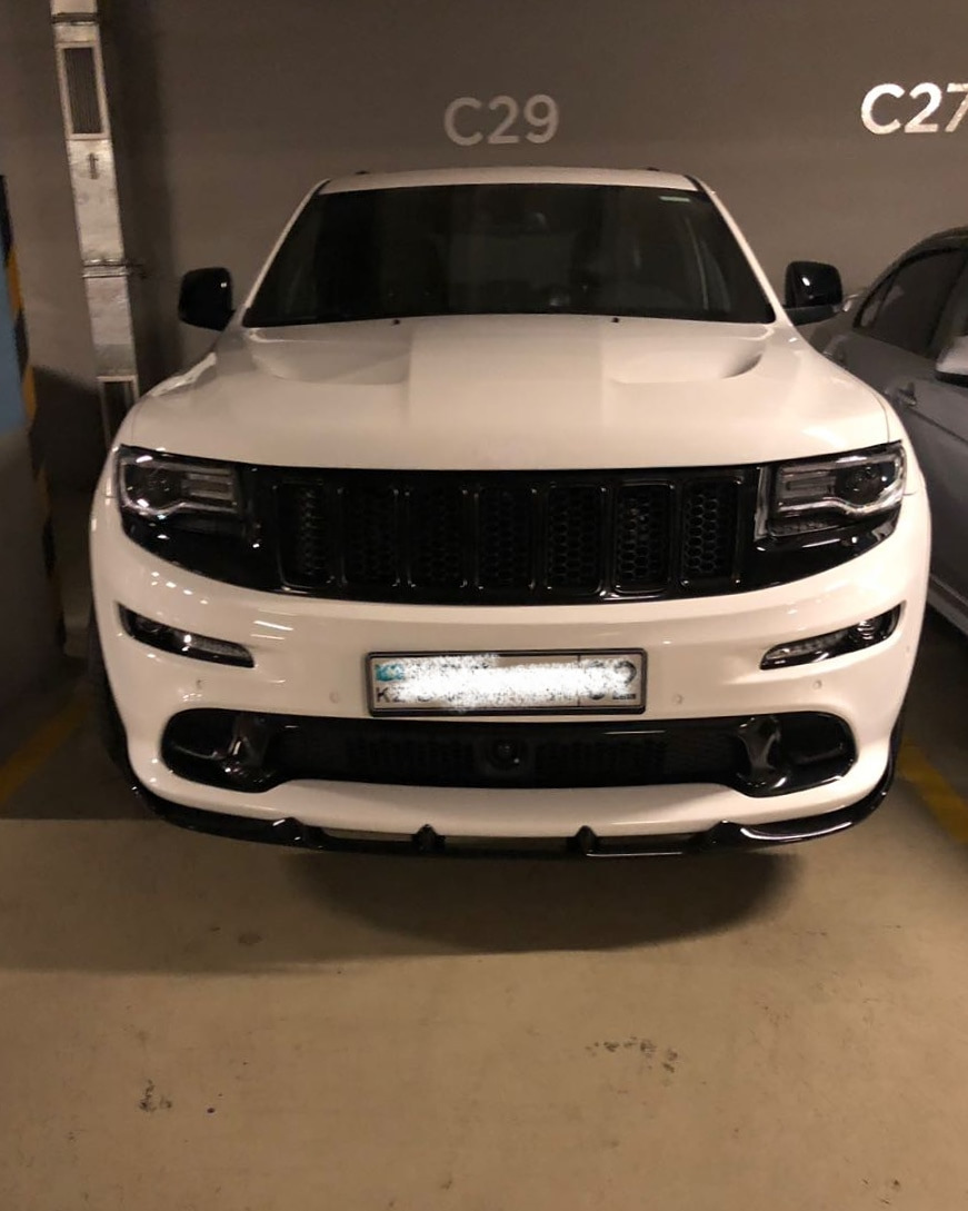 Бампера jeep grand cherokee. Бампер Jeep Grand Cherokee wk2. Передний бампер Jeep srt. Сплиттер переднего бампера Jeep Grand Cherokee srt8 wk2. Передний бампер Jeep srt карбон.