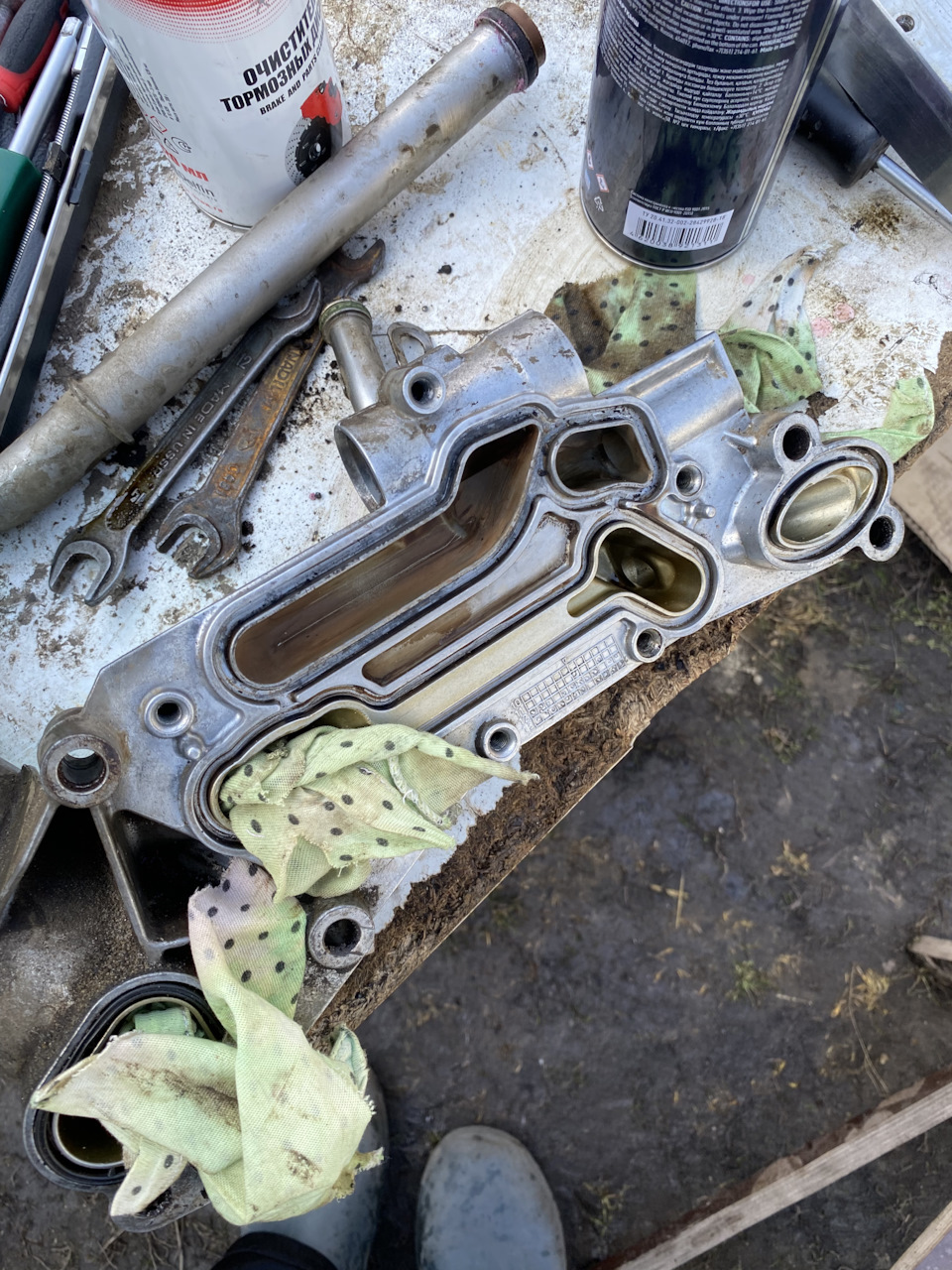 Масло в бачке антифриза — Opel Astra J, 1,6 л, 2014 года | запчасти ...